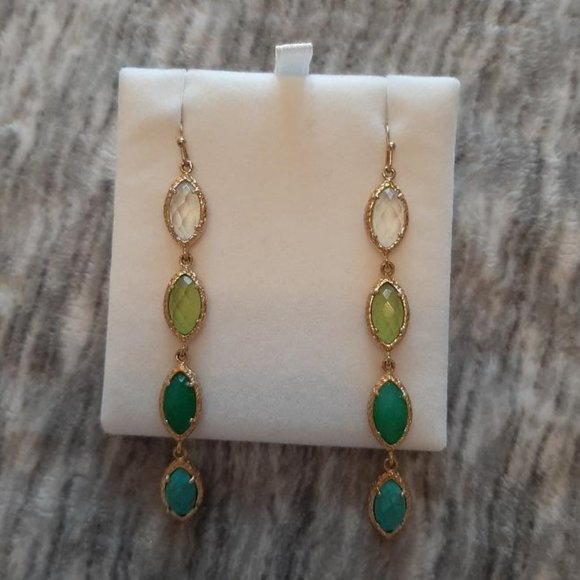 Jewelry - Gold and green tone dangler earrings